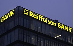 США угрожают Raiffeisen закрыть доступ к доллару из-за работы в РФ, - Reuters