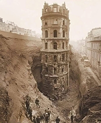 В немецком городе Трир, старейшем в Германии, возвышается уникальный памятник римской архитектуры - Porta Nigra («Чёрные ворота»).