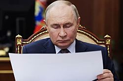 ЕС продлил санкции против России, сохранив черный список куда  включен Владимир Путин.