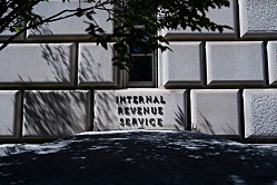 IRS: Церкви могут поддерживать политических кандидатов, не теряя статуса освобождения от налогов