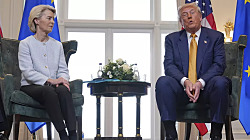 Трамп сообщил, что "Евросоюз согласится закупить у Соединённых Штатов энергоносителей на сумму 750 миллиардов долларов", а также "инвестировать в американскую экономику на 600 миллиардов долларов больше, чем сейчас".