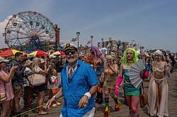   Наверняка очень многим знаком и многие даже принимали участие в  ежегодном празднике в Новом Орлеане,  Mardi Gras, (Марди Гра).