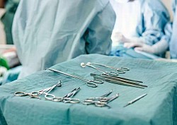 Американское общество пластических хирургов стало первой крупной медицинской организацией, выступившей против операций по смене пола у детей.
