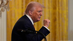 Трамп подписал закон о сокращении расходов на помощь и СМИ