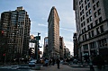 Небоскрёб в форме утюга в центре Нью-Йорка. Флэтайрон-билдинг