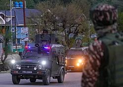 В Кашмире вооруженные боевики напали на туристов, погибли более 20 человек