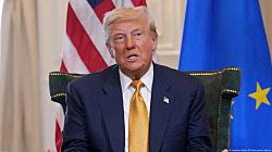 Президент США Дональд Трамп пообещал уничтожить ядерные объекты Ирана "быстрее, чем вы успеете махнуть на них пальцем" в случае их восстановления.