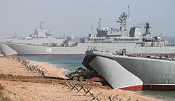 Спецназ украинской военной разведки вывел из строя два десантных корабля РФ в порту оккупированного Севастополя и уничтожил радарную станцию. Суммарный ущерб ГУР оценил более чем в 155 млн долларов.