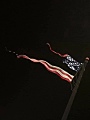 Самый большой в мире национальный флаг США разорвало пополам 