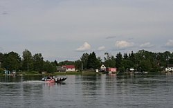 Россияне сняли эстонские фарватерные буи на реке Нарва