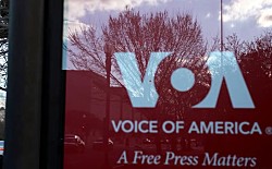 Суд приостановил увольнения сотрудников "Голоса Америки".