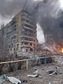 Россияне попали в многоэтажку в Днепре, уничтожили подъезд, под завалами люди - ОП