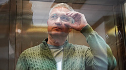 Суд изъял у бывшего зама Шойгу две усадьбы, элитный дом в Подмосковье, 35 автомобилей и 40 пар часов