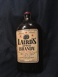 Эпплджек (  applejack) — крепкий алкогольный напиток, получаемый из яблок. По сути, представляет собой вид фруктового бренди 