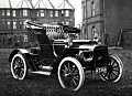 17 октября 1902 г.  В Детройте выпущен первый автомобиль марки «Кадиллак»