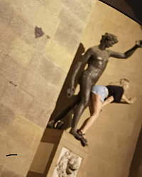 Италия ищет туристку, которая имитировала секс у статуи бога вина. Ей грозит штраф