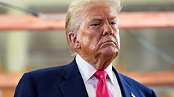администрация Трампа подала иск против Нью-Йорка, обвинив его в препятствовании федеральной иммиграционной полиции с помощью политики "города-убежища" .