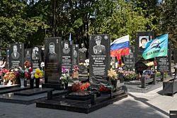 Журналисты подтвердили личности более 212 тысяч российских военных, погибших с начала полномасштабного вторжения в Украину.