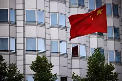 Китай создал неофициальную полицию за границей для слежки за диаспорой – Bloomberg