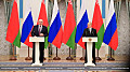 Лукашенко угрожает Европе Россией: "Беларусь может стать единой военной базой с РФ"