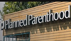  Planned Parenthood скрывает данные о «гендерно-подтверждающей помощи»: цифры «не сходятся»!