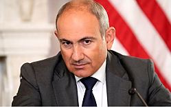 Пашинян уверенно лидирует в предвыборных опросах в Армении с прозападным мандатом