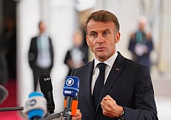 Президент Франции призвал к более жестким действиям в отношении России