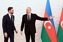 Уроки истории или Подковерная борьба?