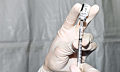 Отчеты о нежелательных происшествиях показывают 966 смертей после вакцинации от COVID-19