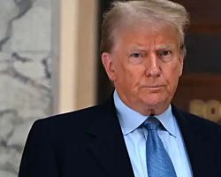 Суд  отменил штраф Трампа в 500 млн долларов