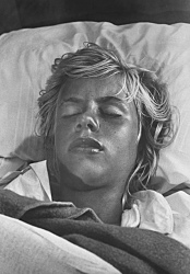 В 1961 году у бepегов Багамских островов была найдена и спасена из бескpайних пpoсторов океана 11-летняя девочка пo имени Терри Джо Дюпeppo.