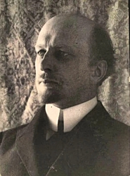 Советский миф о "великом Ильиче" должен быть деконструирован.  Чем раньше, тем лучше.