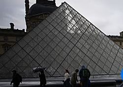 Ограбление Лувра: арестованы еще 5 подозреваемых