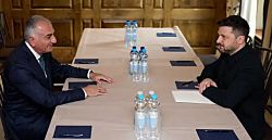 Зеленский встретился в Париже с сыном иранского шаха