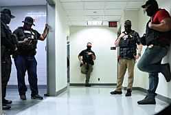 Перестановки в руководстве ICE для ускорения депортаций