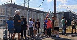 Судья постановил, что сотрудники иммиграционной и таможенной полиции могут быть арестованы