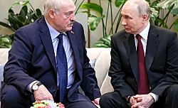 "Ты - аксакал": Лукашенко предложил Макрону возглавить переговоры с Москвой