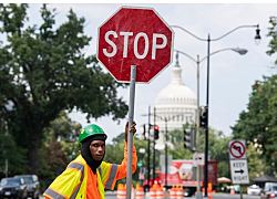 Экономика США демонстрирует признаки «паралича», поскольку новые данные свидетельствуют о замедлении найма и сокращении активности в мае