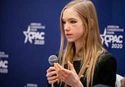 Немецкая активистка, выступающая против Греты, ищет убежища в США