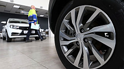 В России начали сотнями закрываться автодилеры после обвала продаж машин