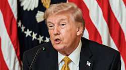 Трамп пригрозил возобновить массированные удары по Ирану, если Тегеран не откроет Ормузский пролив