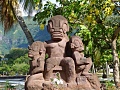 На  острове Нуку-Хива  находятся удивительные статуи рептилоидов Темехеа-Тохуа.