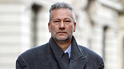 В Великобритании экс-депутат Европарламента получил 10 лет за взятки в обмен на пророссийские заявления