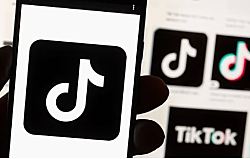 TikTok заполонили тысячи созданных ИИ видеороликов с девочками в откровенных нарядах