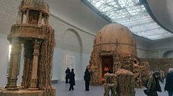 Grottesco — это мистический мир, родившийся в воображении французской художницы Евы Жоспен. Гран-Пале представляет. 