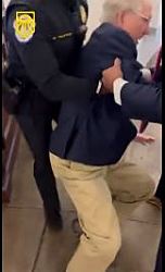 Макконнелл упал в здании Капитолия