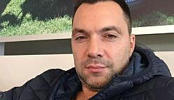 Президент Украины ввел санкции против   бывшего советника главы своего офиса Алексея Арестовича