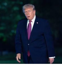 Трамп игнорирует решения судов низшей инстанции, демонстрируя беспрецедентное проявление исполнительной власти.