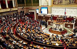 Парламент Франции поддержал отмену привилегий для алжирцев