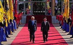 Президент Южной Кореи подарил Трампу золотую корону. Сеул и Вашингтон заключили торговую сделку